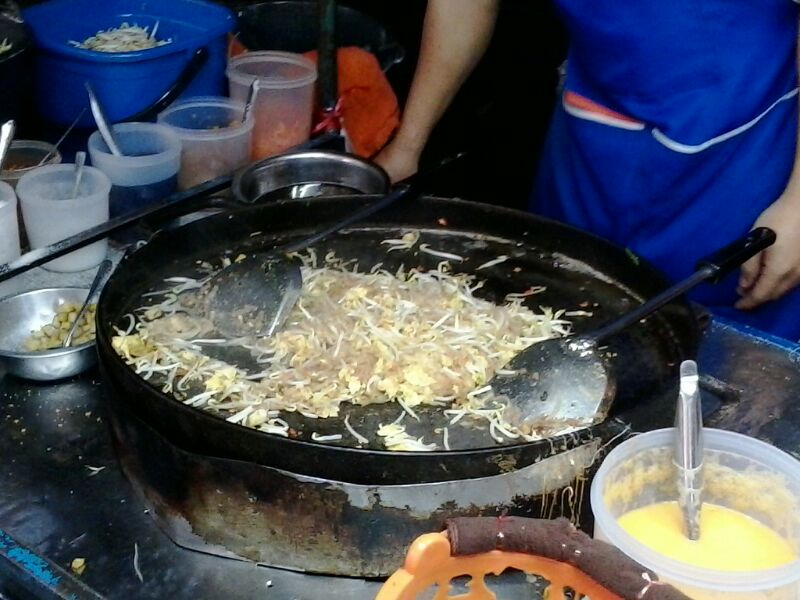 How to Make Restaurant-Style Thai Noodles at Home 2 Most Popular Thai Foods: How to Make Thai Stir-Fried Noodles (Recipe Guide)