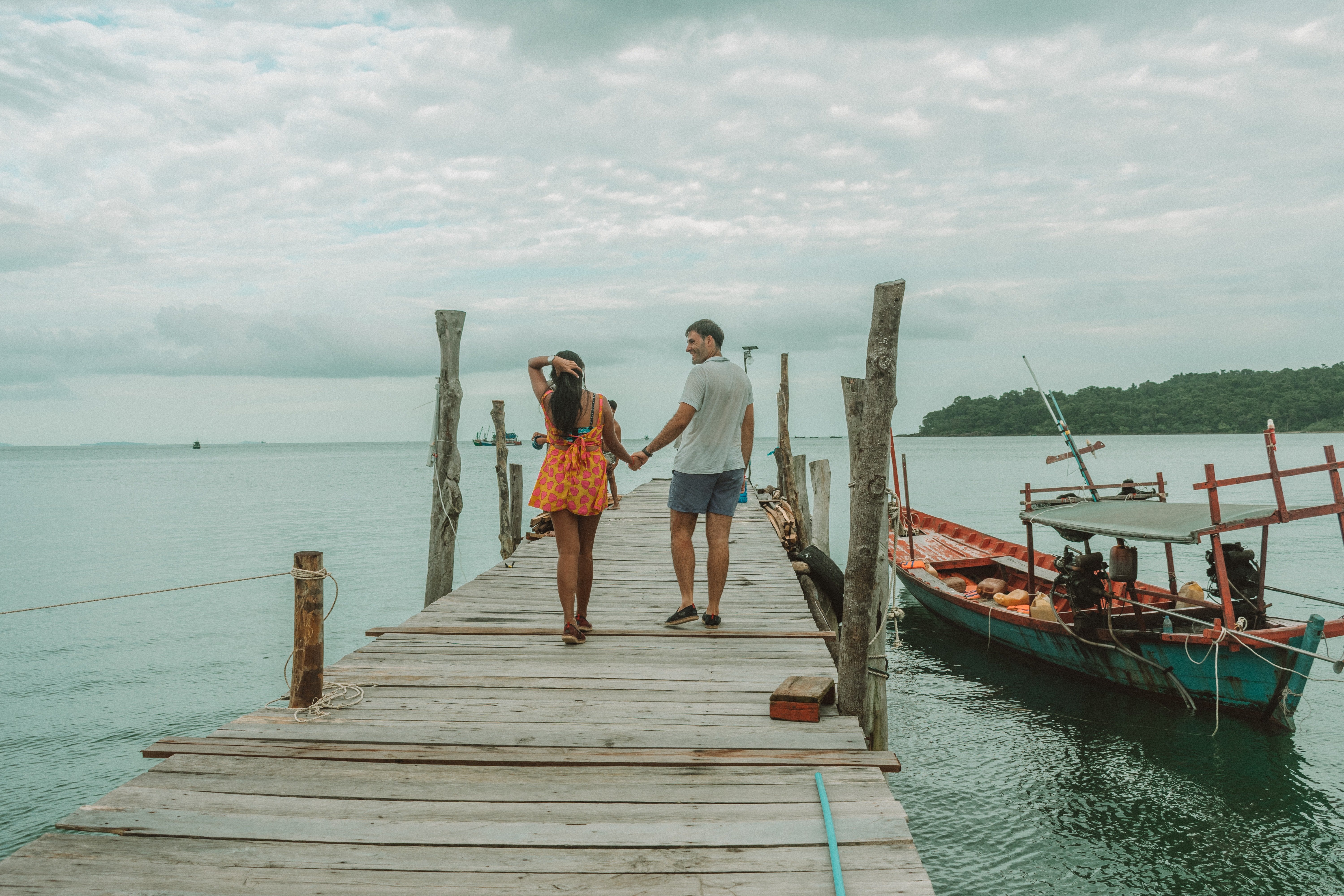 10 Awesome Things to do in Koh Rong (Travel Guide) 6 things to do in Koh Rong, island hopping in Koh Rong
