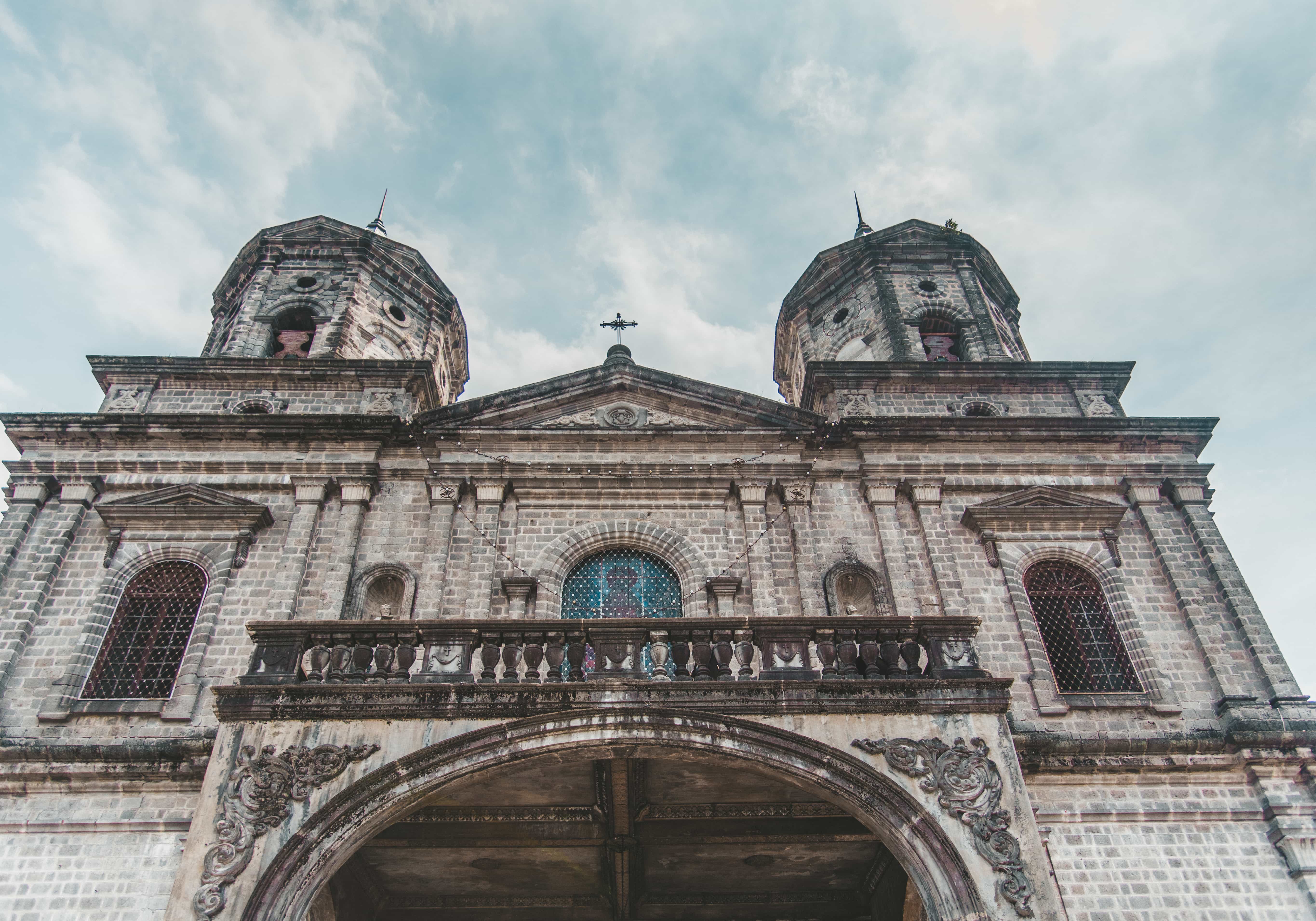 things to do in Angeles city, where to eat in Angeles city, how to get to angesles city, Holy Rosary Parish Church, zoocobia fun zoo, fontana water park, puning hot spring, resorts in angeles city, festivals in Angeles city, where to sleep in Angeles city