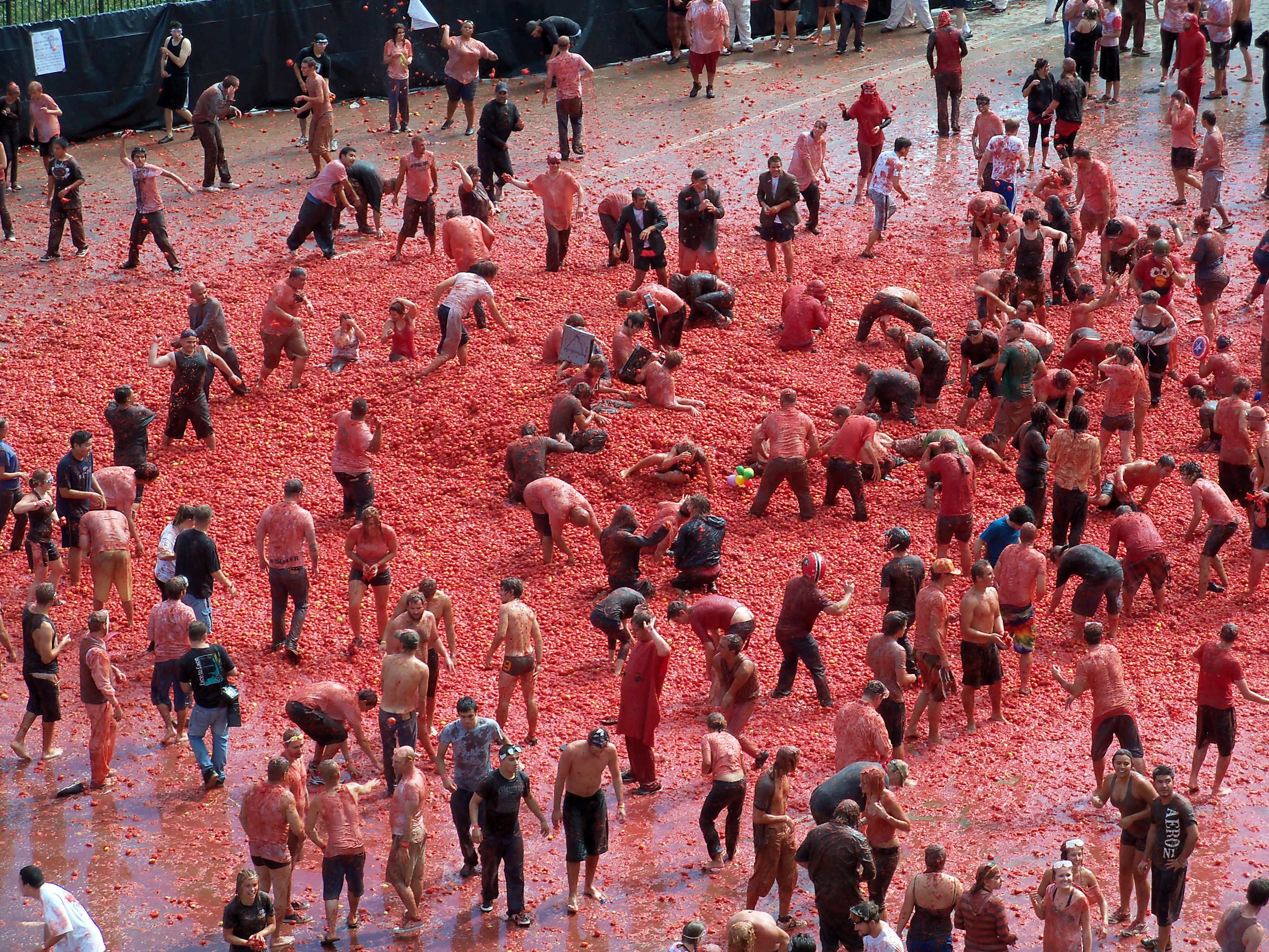 Before You Go to Spain: 30 Fascinating Things No One Tells Tourists 15 Things to know before visiting Spain, La tomatina festival