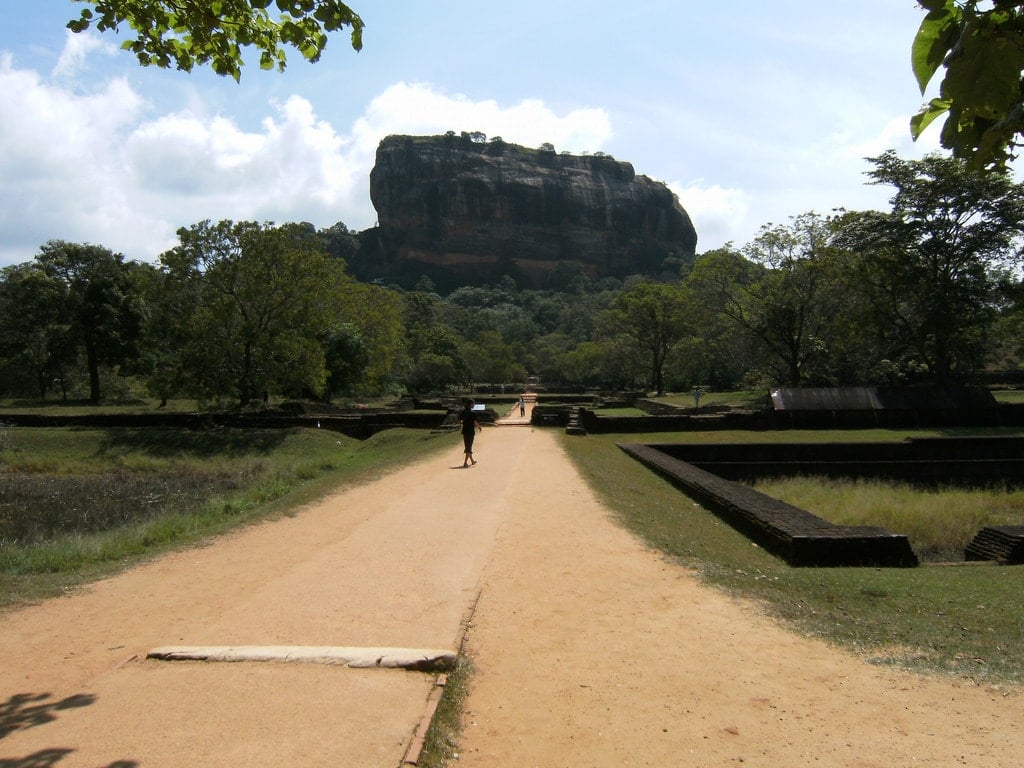 instagrammable places in Sri Lanka, Sirigiya Rock 