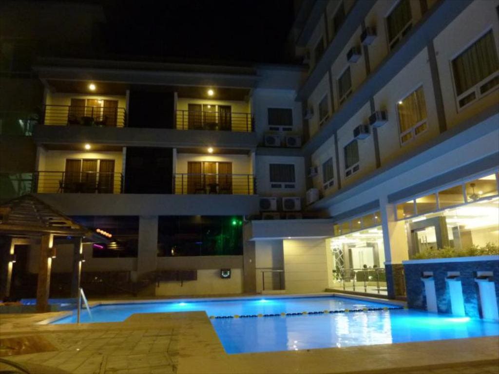 Iloilo Hotels: 20 Best Hotels in Iloilo - Where to Stay in IloIlo 5 Circle Inn Iloilo, where to stay in iloilo, iloilo hotels, hotels in iloilo, hotels in iloilo city, cheap hotels in iloilo, resorts in iloilo,