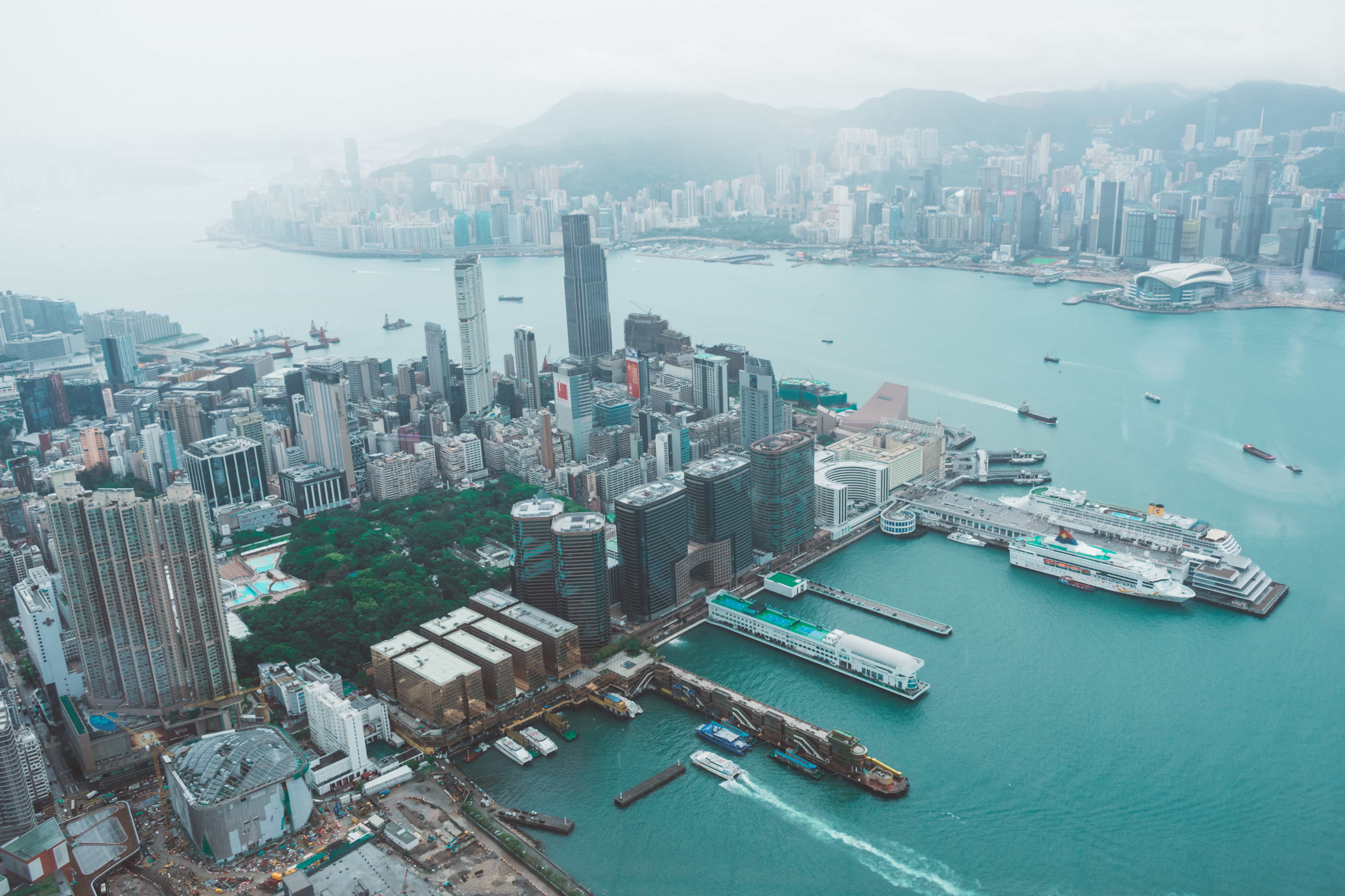 40 Hong Kong Travel Tips And Things To Know Before Visiting Hong Kong For First Timers 28 Instagrammable Places in Hong Kong, skyviews from Ritz Carlton