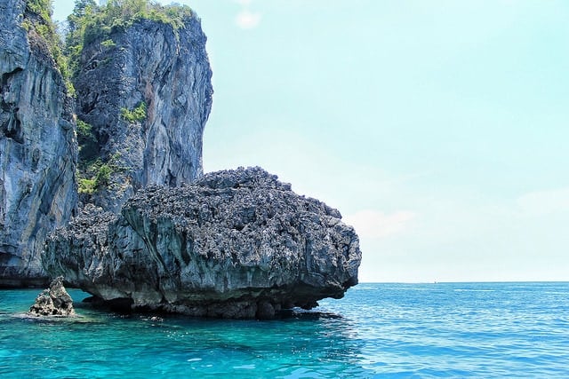 What No One Tells You Before Your First Trip to Thailand: 60 Thailand Travel Tips Every First-Timer Wishes They Knew Before Landing 38 Phi Phi Islands, Thailand tourist spots, Thailand travel tips, things to know before visiting Thailand, facts about Thailand