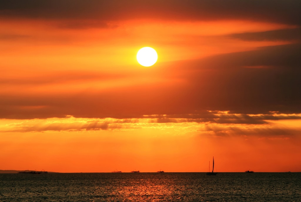 Manila Itinerary: 25 Best Manila Tourist Spots And Things to do in Manila 12 Manila tourist spots, sunset at Manila Bay