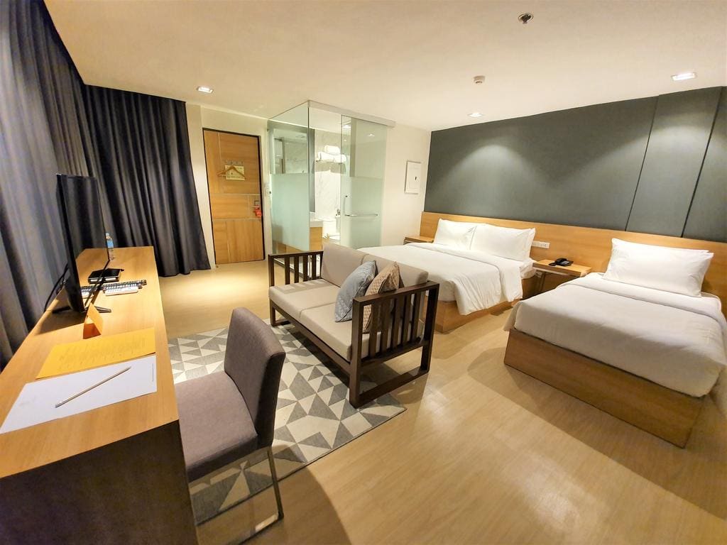 20 Best Hotels in Bacolod: Where to Stay in Bacolod 15 Real Suites, hotels in bacolod, hotels in bacolod city, cheap hotels in bacolod