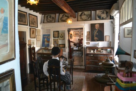 22 Amazing Things to do in Mykonos (Travel Guide) 16 folklore museum
