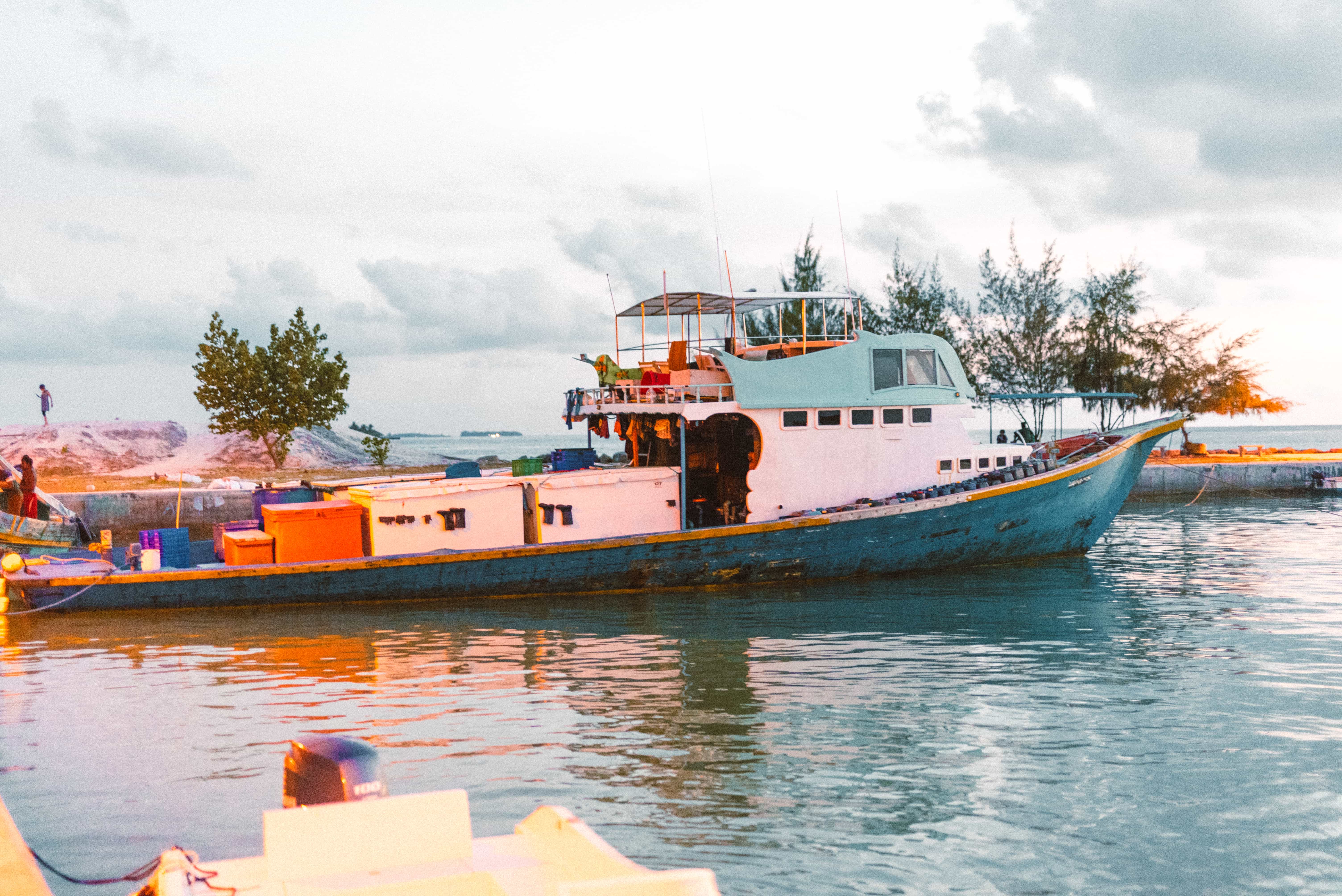 Speed Boat Vs Slow Boat in Maldives 2 Speed Boat Vs Slow Boat in Maldives