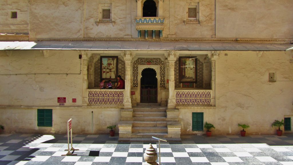 11 Cool Things to do in Udaipur (Travel Guide) 16 Udaipur travel guide, things to do in Udaipur,, Bagore Ki Haveli