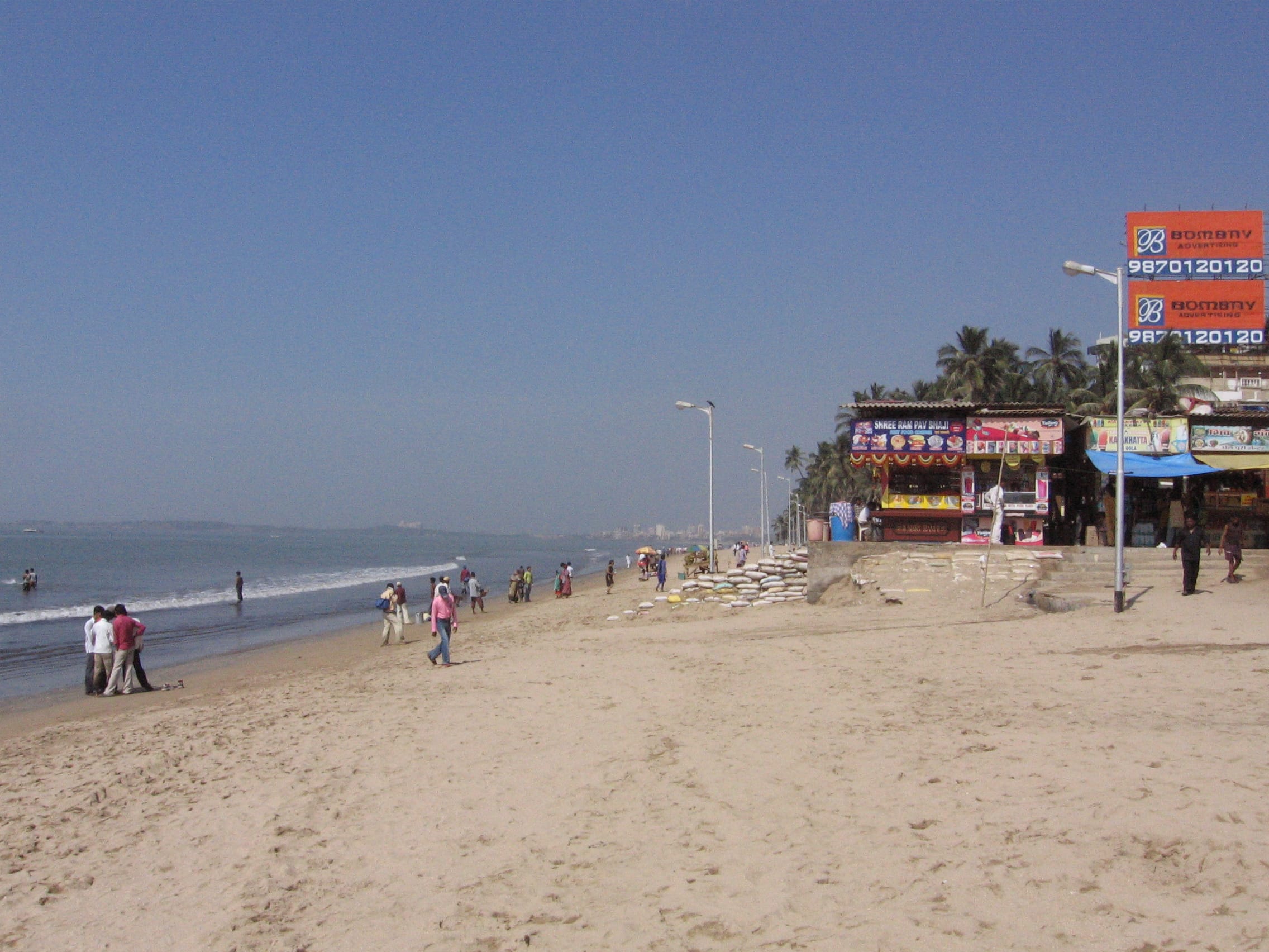 8 Cool Things to do in Mumbai (Travel Guide) 6 Juhu Beach, things to do in Mumbai, Mumbai travel guide, One day Mumbay itinerary