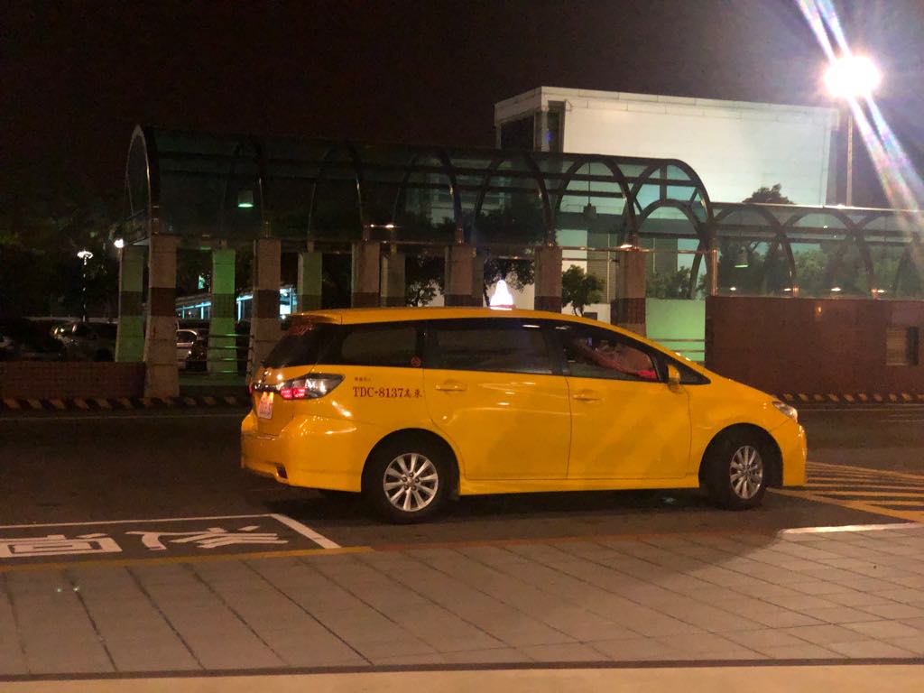 how to get from Kaohsiung airport to city center