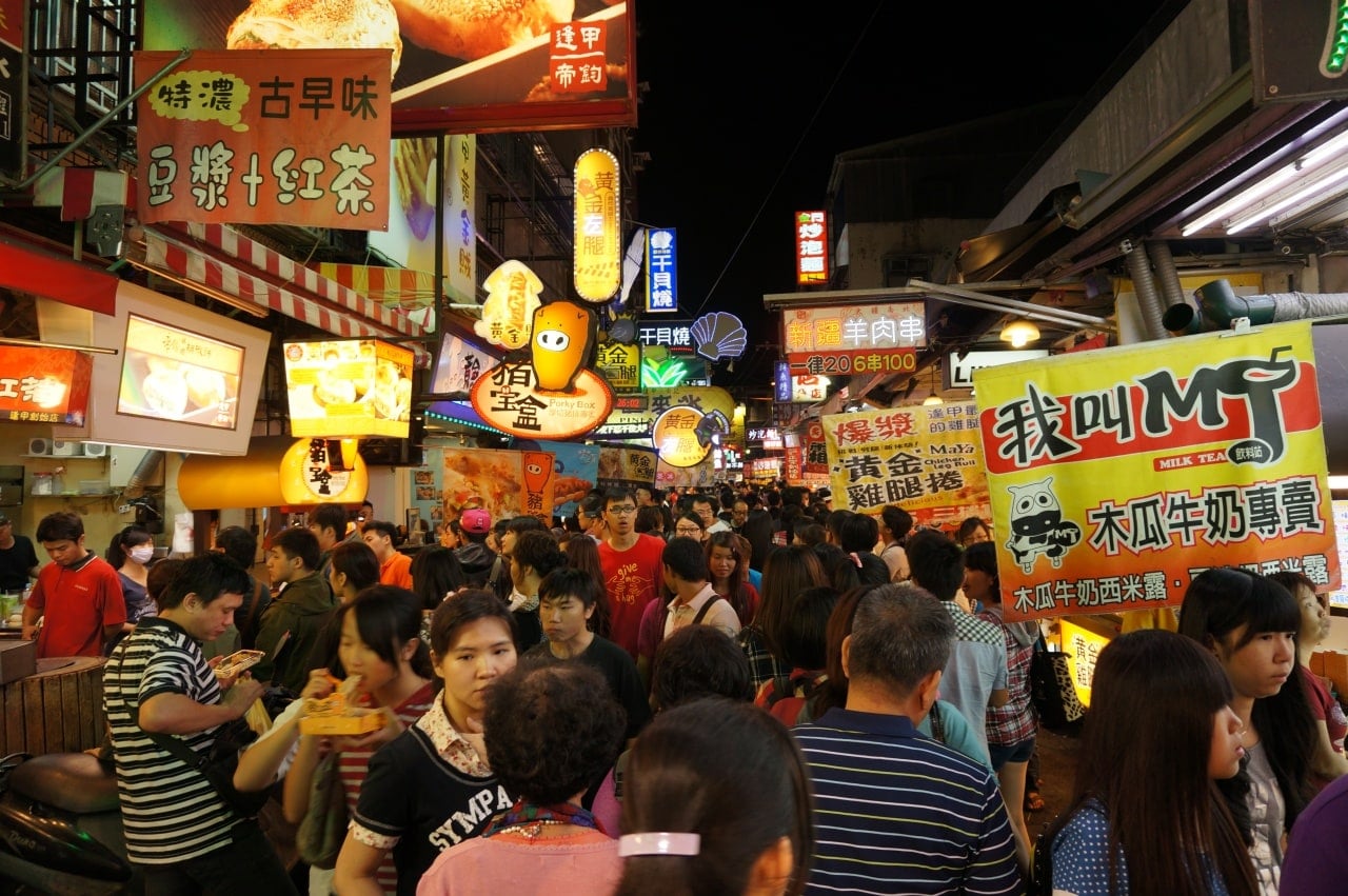 The Feng Chia Night Market, Taichung tourist spots,How to get to Taichung City, La Vida Hotel, where to stay in Taichung
