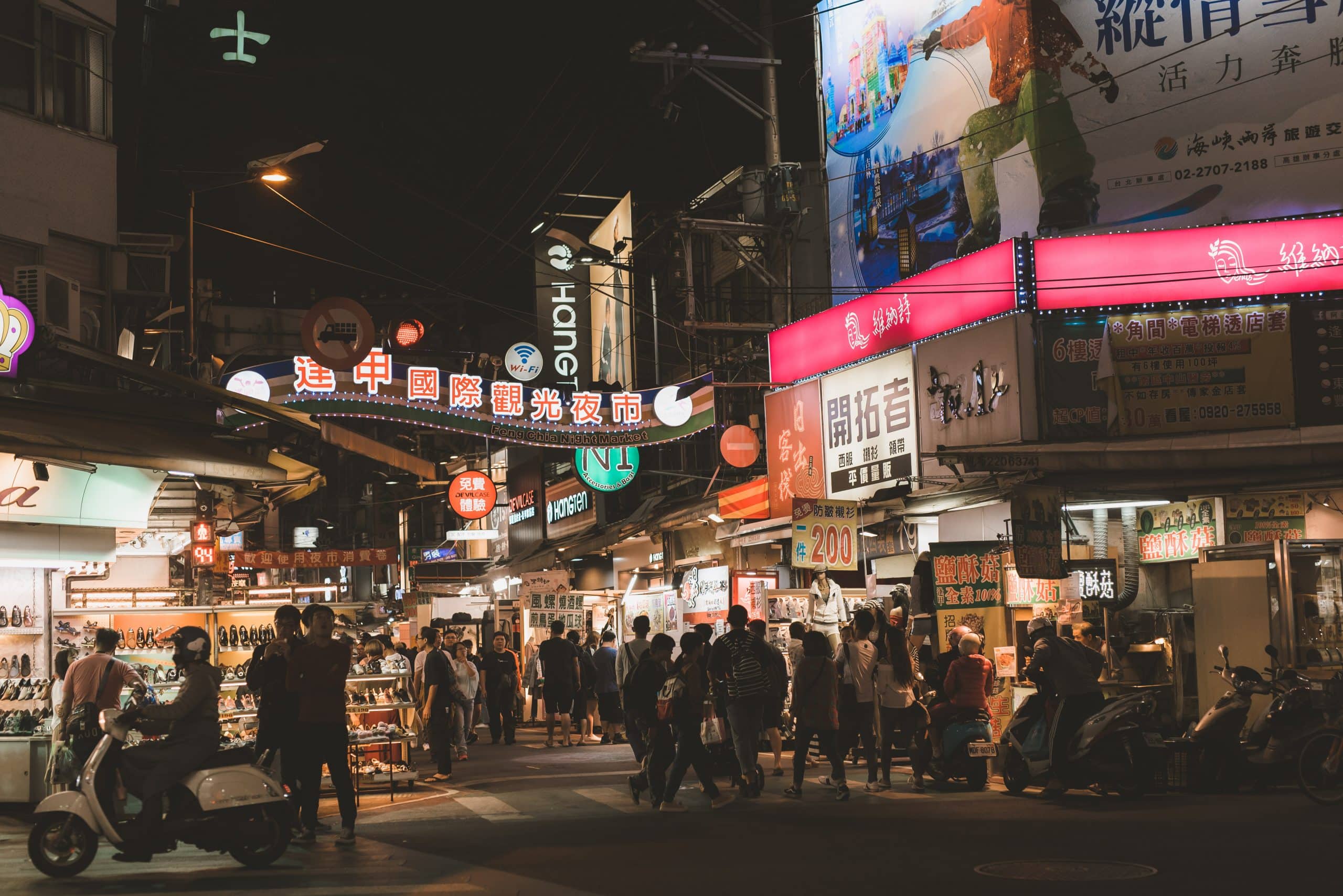 A Perfect One Week Taiwan Itinerary 14 Fengjia night market, Taiwan itinerary, Taiwan itinerary