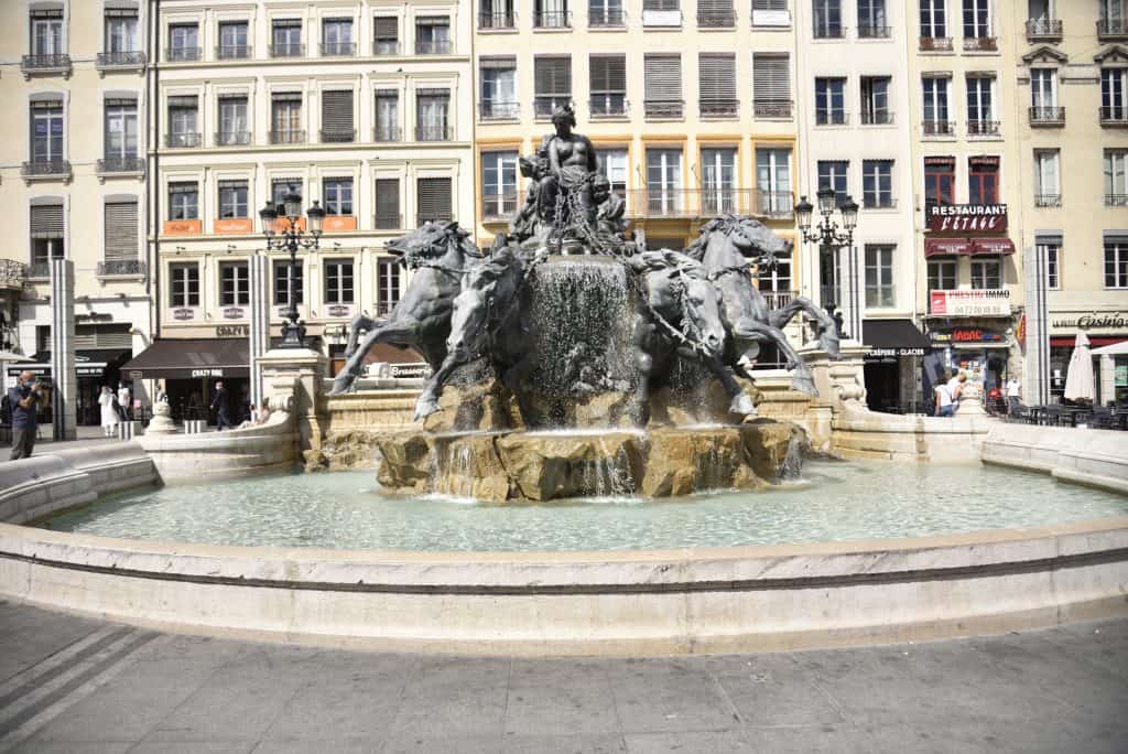 18 Best Lyon Tourist Spots And Things to do in Lyon (Travel Guide) 10 Things to do in Lyon, Lyon Tourist Spots, Fountain Hotel de Ville Square Lyon