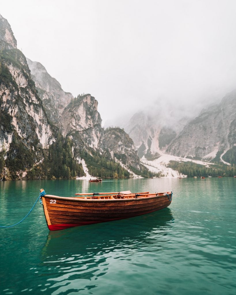 lago di braies dolomites, lago di braies, how to get to lago di braies, how to get to lago di braies from milan, lago di braies parking price, lago di braies parking, bolzano to lago di braies, milan to lago di braies lago di braies italy, lago di braies weather, venice to lago di braies 
