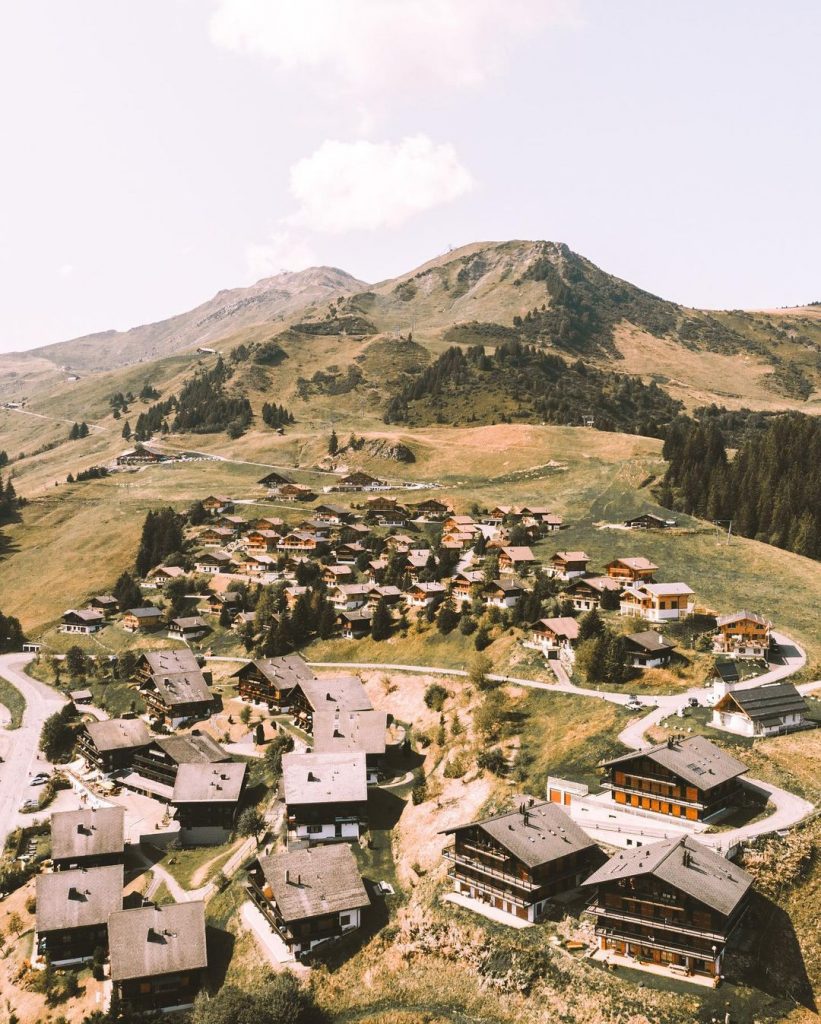 12 Tips For Driving in Switzerland 4 driving in Switzerland, switzerland road trip, swiss road trip, switzerland road trip itinerary, road trip in switzerland, road trip switzerland