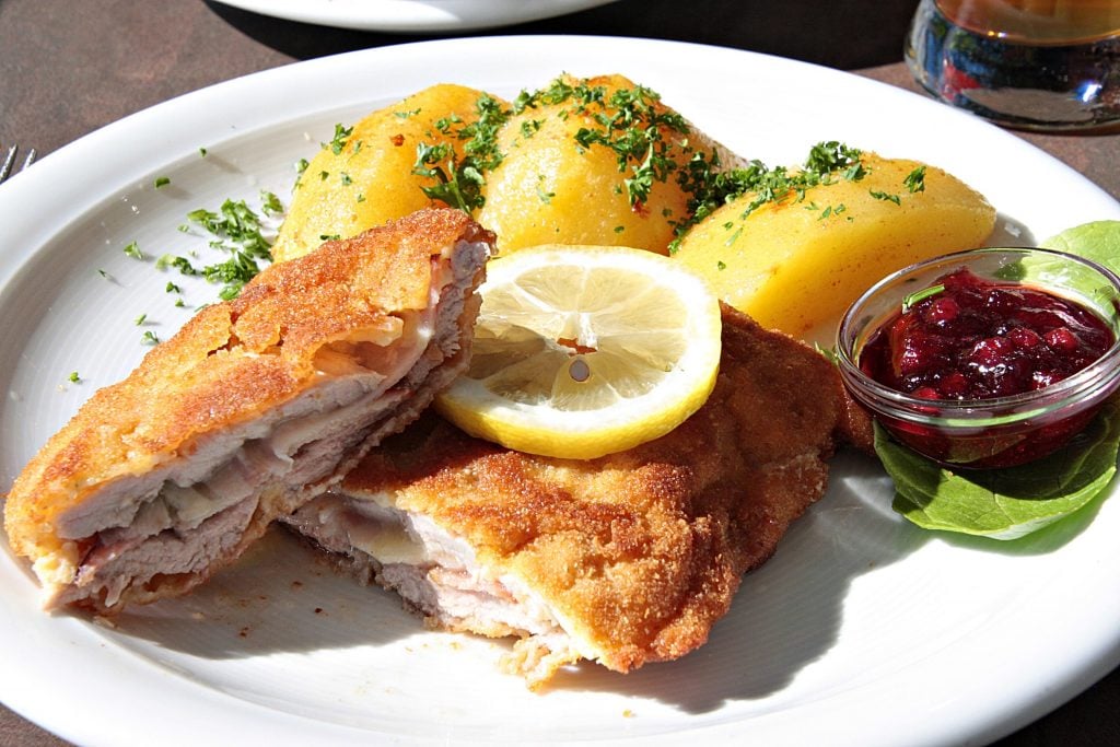 Best Switzerland Food - 30 Best Swiss Dishes And Switzerland Traditional Food To Try 20 Swiss food, Switzerland food, Swiss cuisine, Swiss dishes, Switzerland traditional food, Cordon Bleu