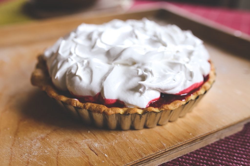 Best Switzerland Food - 30 Best Swiss Dishes And Switzerland Traditional Food To Try 28 Swiss food, Switzerland food, Swiss cuisine, Swiss dishes, Switzerland traditional food, Swiss Meringue