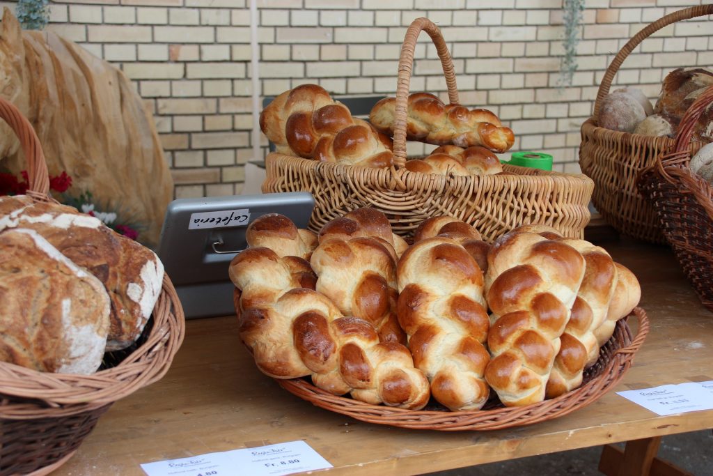 Best Switzerland Food - 30 Best Swiss Dishes And Switzerland Traditional Food To Try 26 swiss food, switzerland food, swiss cuisine, swiss dishes, switzerland traditional food, Zopf Bread