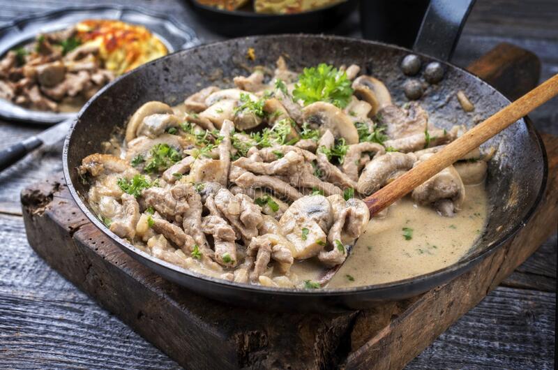 Best Switzerland Food - 30 Best Swiss Dishes And Switzerland Traditional Food To Try 13 Swiss food, Switzerland food, Swiss cuisine, Swiss dishes, Switzerland traditional food, Zürcher Geschnetzeltes