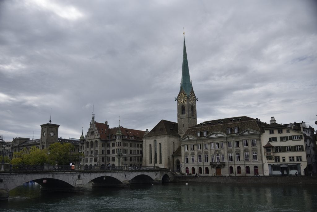 20 Most Instagrammable Places in Zurich And Instagrammable Spots Zurich That You Can't Miss 16 Rathausbrücke, most instagrammable places in zurich, instagrammable spots Zurich, Münsterbrücke is a walking bridge