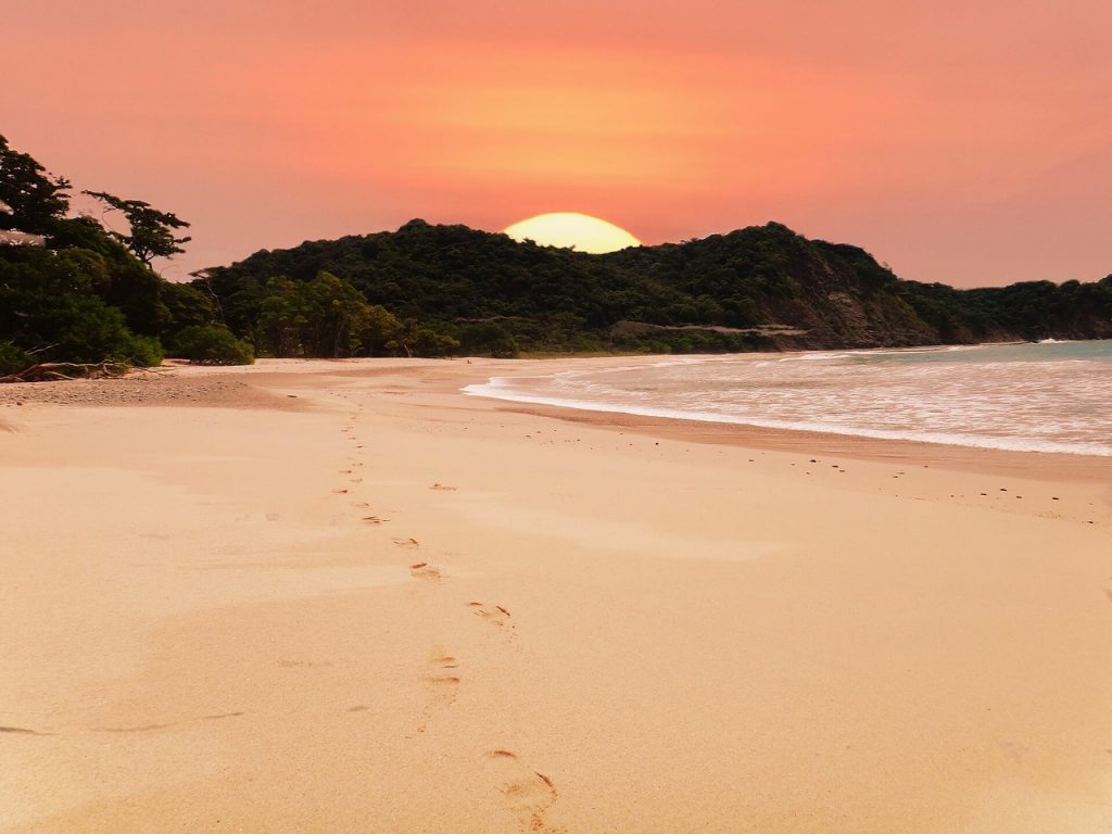 Things I Wish I Knew Before My First Costa Rica Trip: What No One Tells You Before Visiting Costa Rica 27 Costa Rica travel tips, things to know before visiting Costa Rica, facts about Costa Rica, sunsets in Costa Rica
