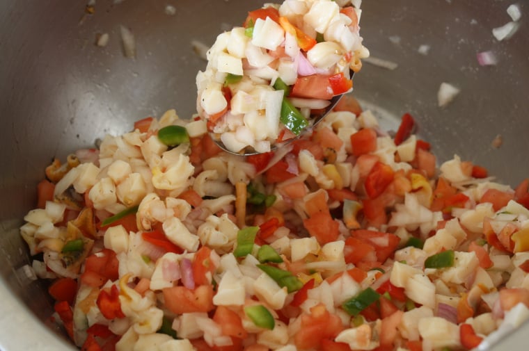 Bahamas Travel Tips, things to know before visiting Bahamas, facts about Bahamas, Cracked Conch