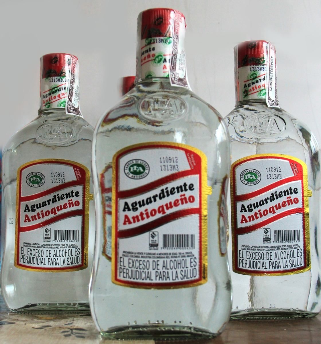 Colombian Drinks: Best 23 Colombian Beverages And Non-Alcoholic Drinks In Colombia 4 Aguardiente Colombia, colombian drinks, traditional colombian drinks, colombian beverages, drinks in colombia