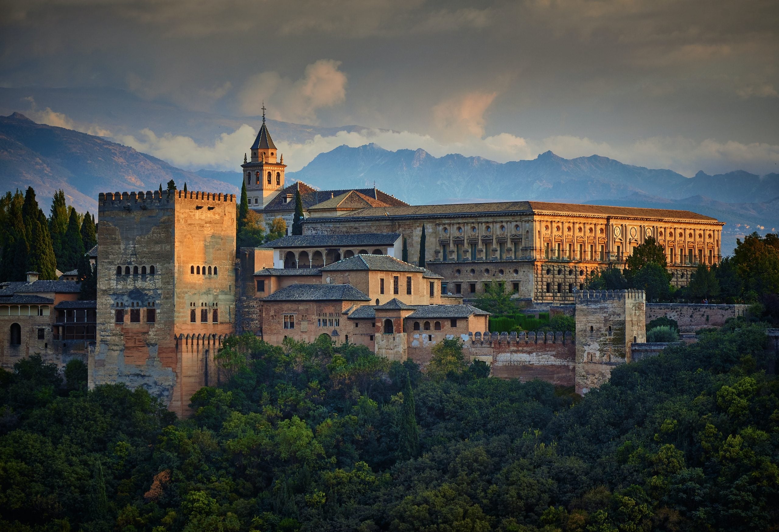 13 Common Mistakes to Avoid in Spain and How to Avoid Them 3 13 Common Mistakes to Avoid in Spain and How to Avoid Them, How To Get From Granada Airport To Alhambra - All Possible Ways