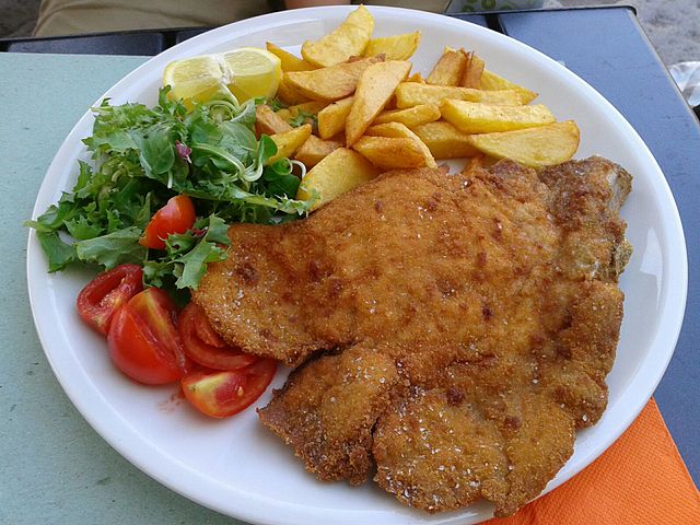 What to Eat in Italy: 40 Italian Dishes You Must Try Before You Die 23 Cotoletta Alla Milanese, Italian Food, Italian cuisine, traditional Italian food, food in Italy, Italian dishes