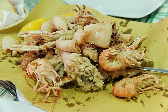 What to Eat in Italy: 40 Italian Dishes You Must Try Before You Die 20 Fritto misto, Italian Food, Italian cuisine, traditional Italian food, food in Italy, Italian dishes