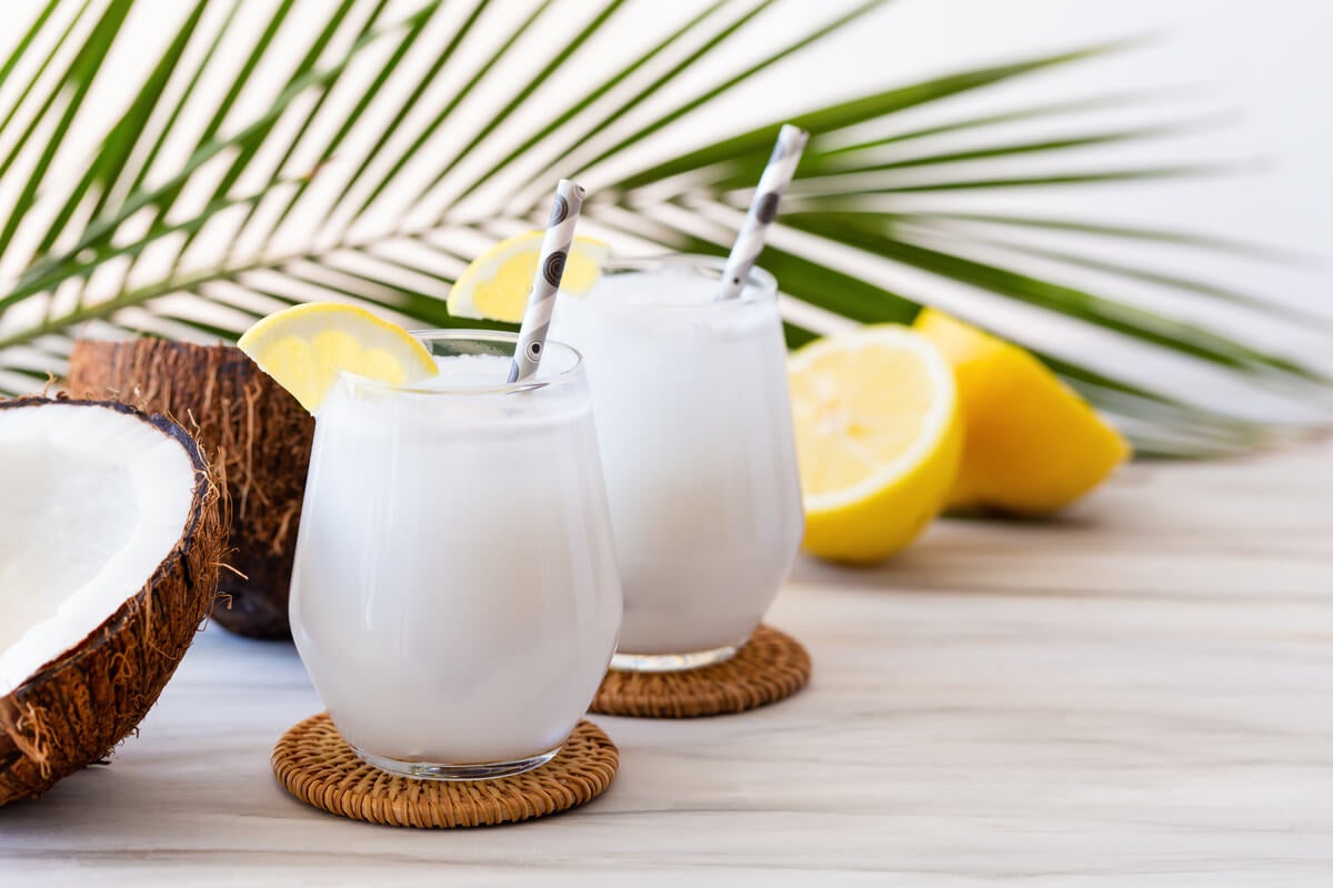 Colombian Drinks: Best 23 Colombian Beverages And Non-Alcoholic Drinks In Colombia 22 Limonada de Coco