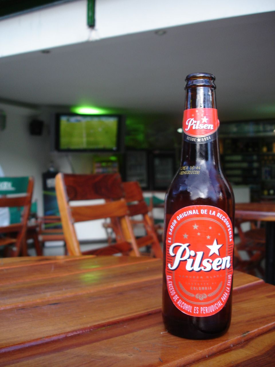 Colombian Drinks: Best 23 Colombian Beverages And Non-Alcoholic Drinks In Colombia 10 colombian drinks, traditional colombian drinks, colombian beverages, drinks in colombia, Pilsen Beer