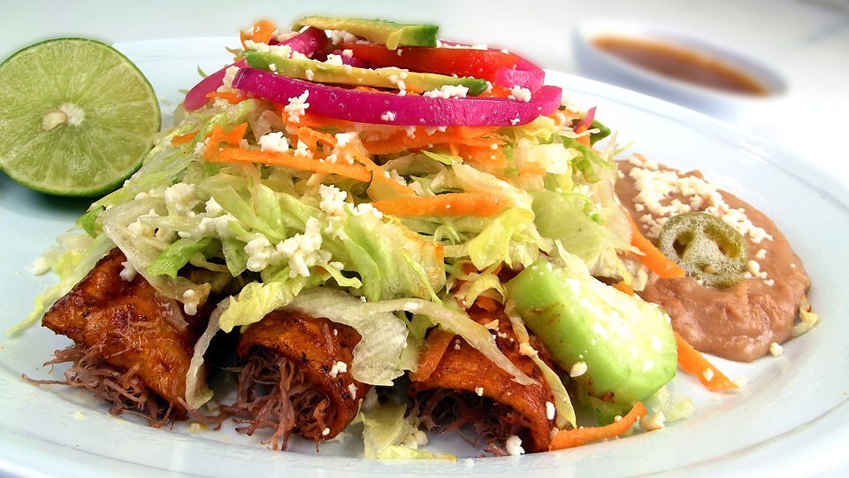 33 Traditional Mexican Breakfasts That Prove Mornings Taste Better in Mexico 20 MEXICAN DISHES, FOOD IN MEXICO, MEXICAN CUISINE, MEXICAN FOODS, ENCHILADAS