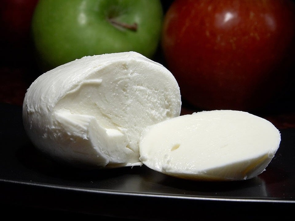 What to Eat in Italy: 40 Italian Dishes You Must Try Before You Die 26 Mozarella, Italian Food, Italian cuisine, traditional Italian food, food in Italy, Italian dishes