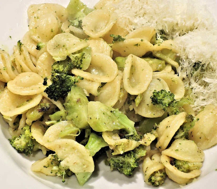 What to Eat in Italy: 40 Italian Dishes You Must Try Before You Die 18 Orecchiette, Italian Food, Italian cuisine, traditional Italian food, food in Italy, Italian dishes