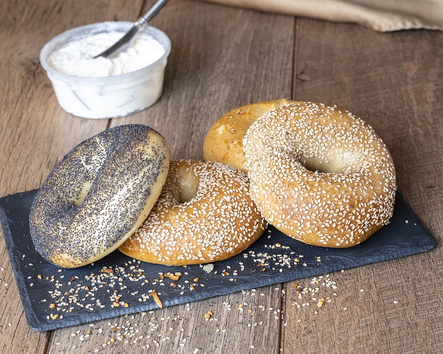 Best Canadian Food - 35 Best Canadian Dishes And Traditional Food In Canada To Try 23 Canadian Food, Canadian cuisine, Traditional Canadian Food, food in Canada, Canadian dessert, dessert in Canada, Bagels