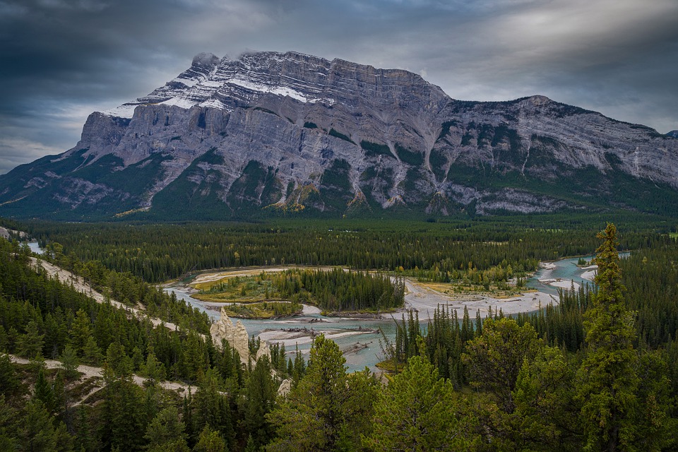 44 Most Instagrammable Places In Canada And Best Canada Instagram Spots 4 Canada instagram spots, most instagrammable places in Canada, instagrammable places in Canada, Canada photography, Canada photos, Banff National Park