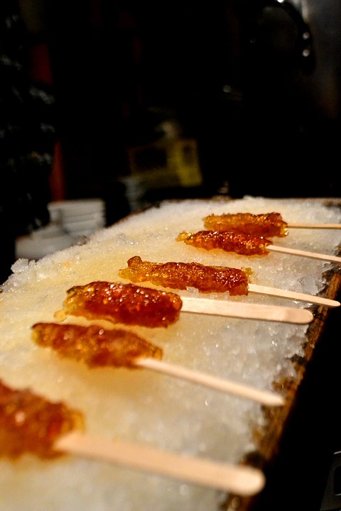 Best Canadian Food - 35 Best Canadian Dishes And Traditional Food In Canada To Try 20 Canadian Food, Canadian cuisine, Traditional Canadian Food, food in Canada, Canadian dessert, dessert in Canada, Mapple Taffy