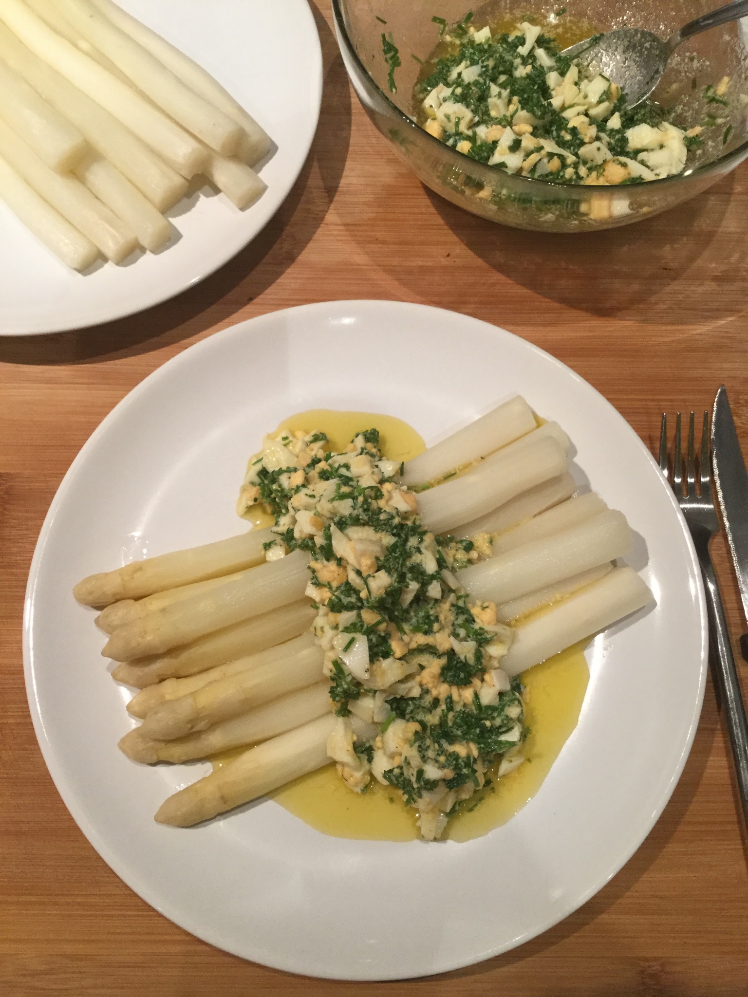 Best Belgian Food - 40 Best Belgian Dishes And Traditional Food In Belgium To Try 5 Belgium Food, Belgium cuisine, Traditional Belgium Food, food in Belgium , Belgium dishes, Belgian food, Belgian dishes, Belgian cuisine, Asparagus Flemish Style