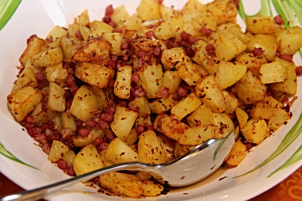 45 Authentic German Dishes Everyone Should Taste at Least Once 7 German Food, German cuisine, Traditional German Food, food in Germany, German dishes, Bratkartoffeln