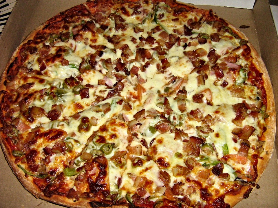 Best Canadian Food - 35 Best Canadian Dishes And Traditional Food In Canada To Try 14 Canadian Food, Canadian cuisine, Traditional Canadian Food, food in Canada, Canadian dishes, Canadian Pizza