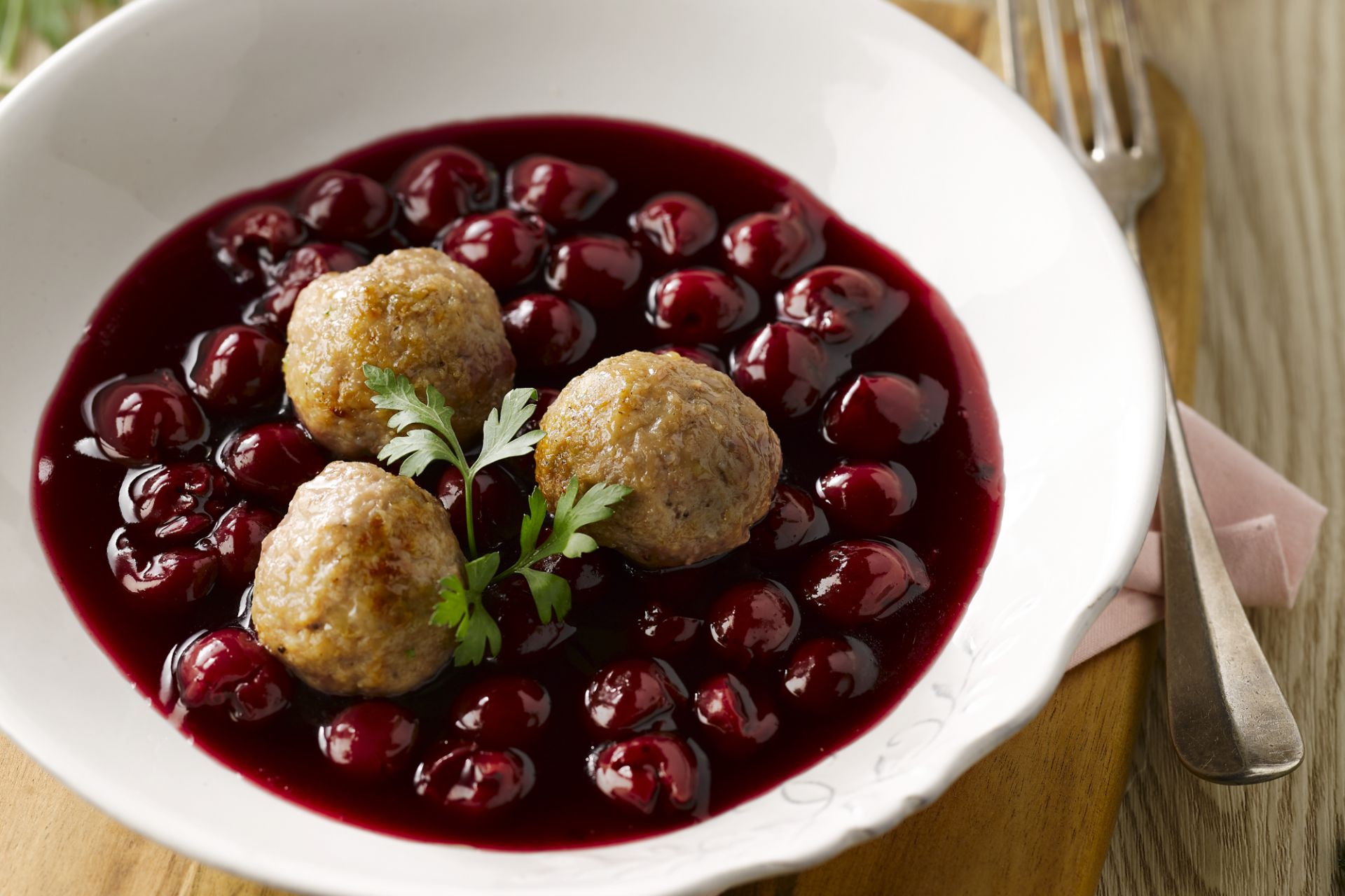 Best Belgian Food - 40 Best Belgian Dishes And Traditional Food In Belgium To Try 15 Belgium Food, Belgium cuisine, Traditional Belgium Food, food in Belgium, Belgium dishes, Belgian food, Belgian dishes, Belgian cuisine, FRIKADELLEN MET KRIEKEN