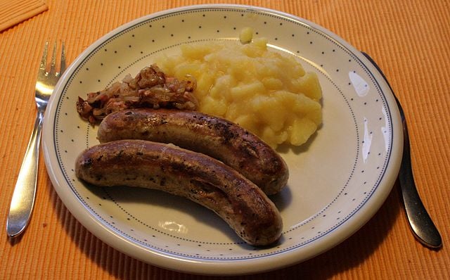 45 Authentic German Dishes Everyone Should Taste at Least Once 19 German Food, German cuisine, Traditional German Food, food in Germany, German dishes, Himmel und urde