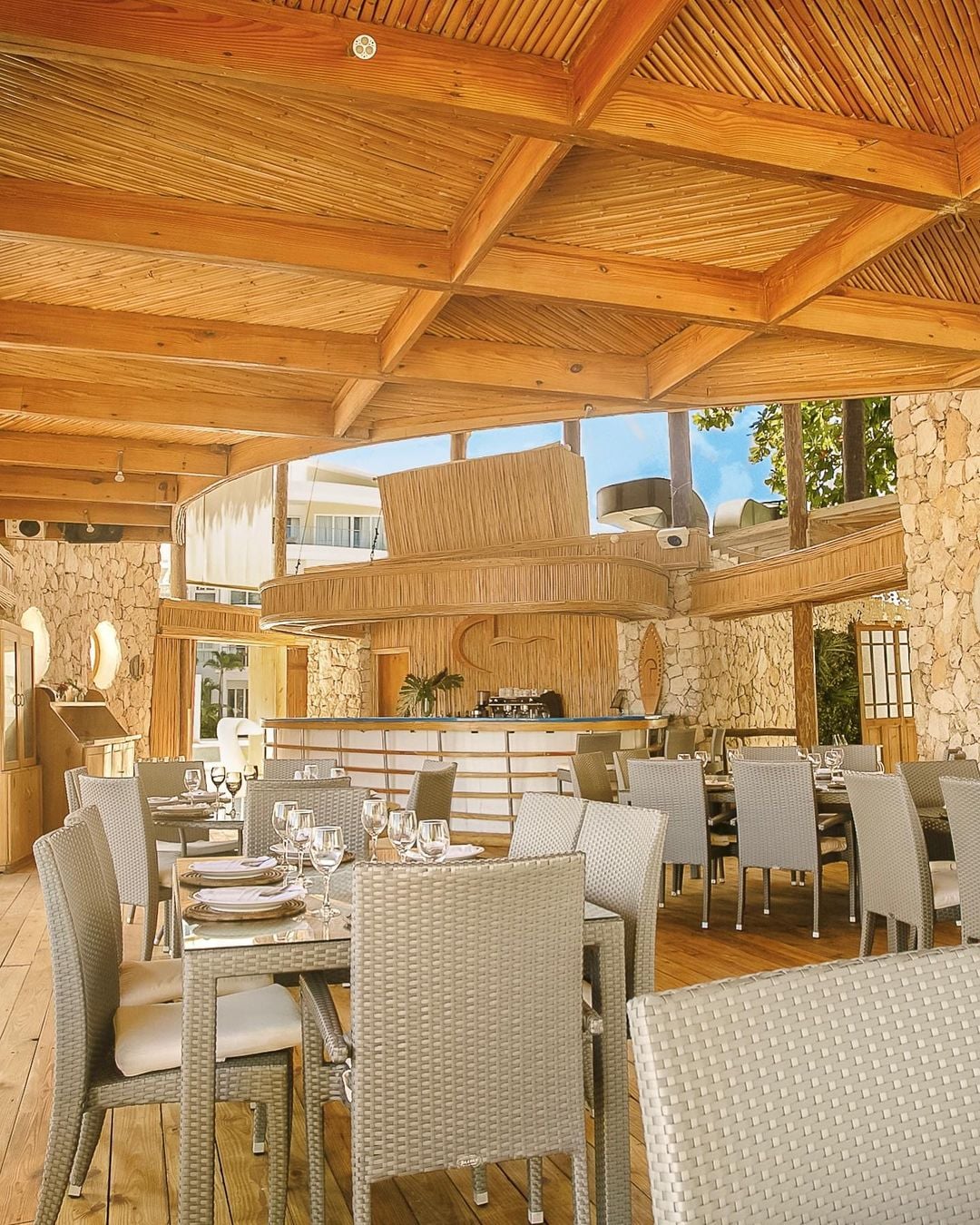 Punta Cana Food - 30 Best Restaurants in Punta Cana And Where to Eat 5 restaurants in punta cana, best restaurants in punta cana, punta cana food, where to eat in punta cana, jellyfish restaurant