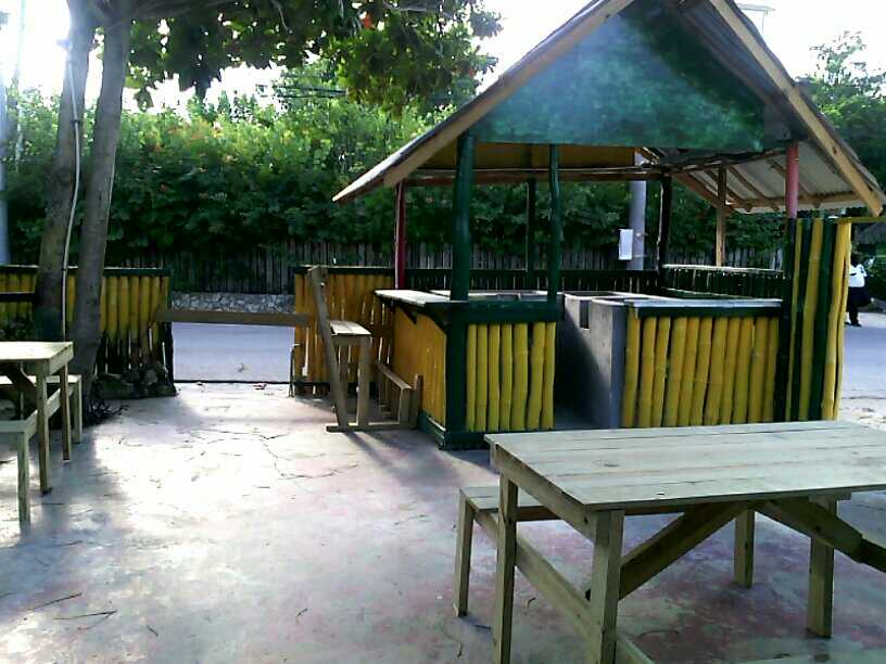 Negril Food - 30 Best Restaurants In Negril And Where To Eat In Negril 16 restaurants in negril, best restaurants in negril, where to eat in negril, negril food, negril restaurants, kool vybes bar and jerk centre