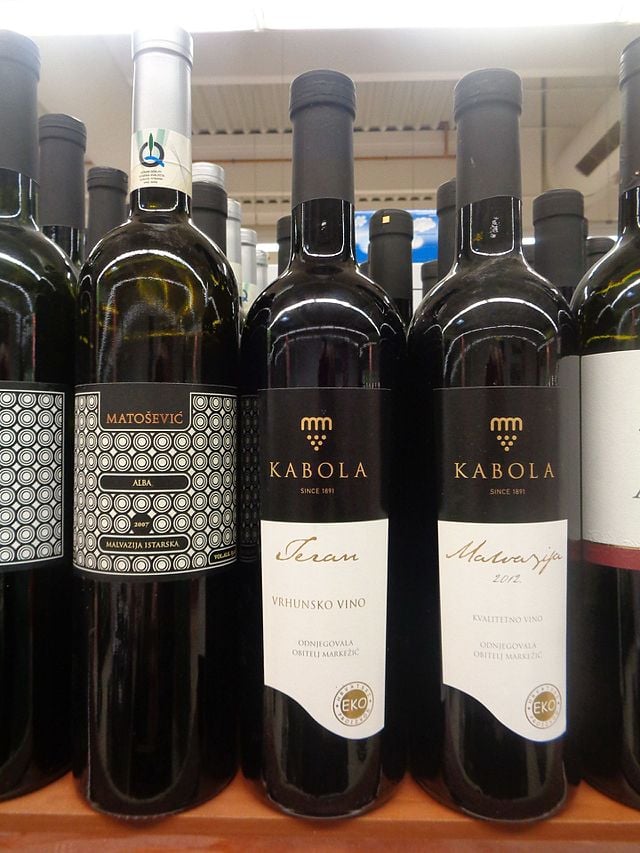 35 Things To Know Before Visiting Croatia For First Timers - Croatia Travel Tips 15 Croatia Travel Tips, Things To Know Before Visiting Croatia, facts about Croatia, Croatia Food, Croatia cuisine, Traditional Croatia drink, food in Croatia, Croatian dishes, Croatian food, drinks in Croatia, Croatian drinks, malvasia and teran