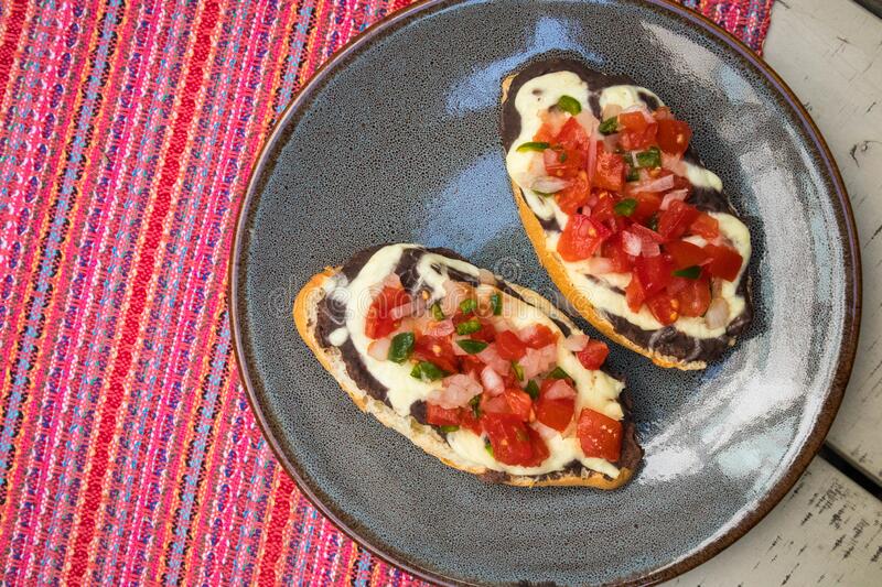 Best Vegetarian Food In Mexico: 34 Best Mexican Vegetarian Dishes And Vegan Food In Mexico 8 Molletes, vegetarian food in Mexico, vegan food in Mexico, Mexican vegetarian dishes, vegan in Mexico, vegetarian in Mexico