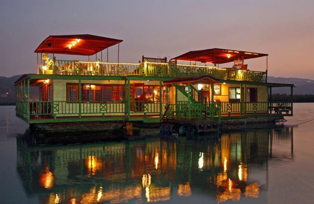 Montego Bay Food - 30 Best Restaurants In Montego Bay And Where To Eat In Montego Bay 10 restaurants in montego bay, best restaurants in montego bay, where to eat in montego bay, montego bay food, montego bay restaurants, the houseboat grill