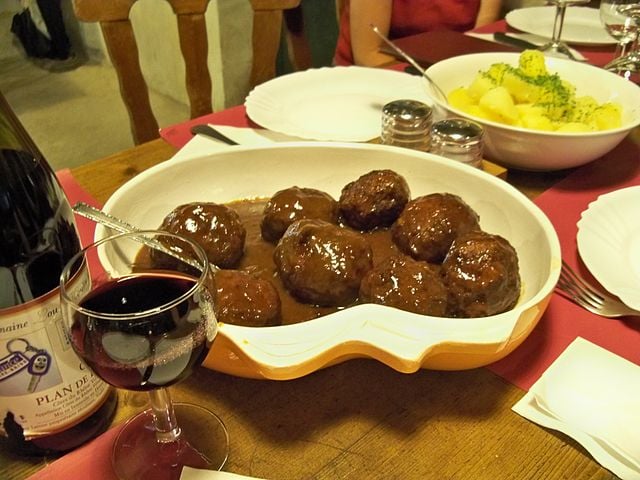 Best Belgian Food - 40 Best Belgian Dishes And Traditional Food In Belgium To Try 19 Belgium Food, Belgium cuisine, Traditional Belgium Food, food in Belgium, Belgium dishes, Belgian food, Belgian dishes, Belgian cuisine, BOULETS LIÉGEOISE